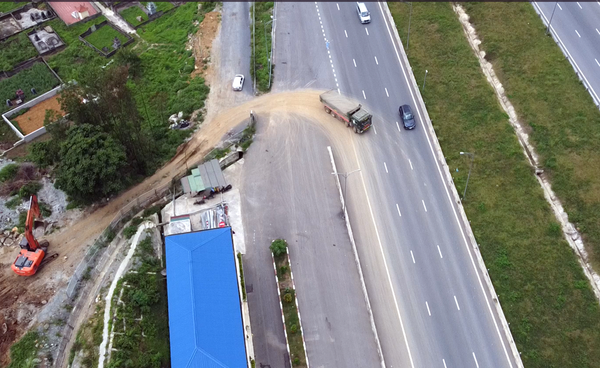 Vụ loạt xe tải chở đất ‘lậu’ quay đầu trên cao tốc: Hé lộ danh tính ông chủ đứng sau