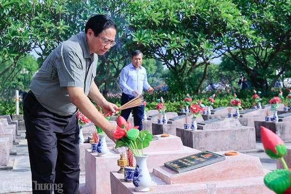 Chùm ảnh: Thủ tướng Phạm Minh Chính làm việc tại Quảng Bình