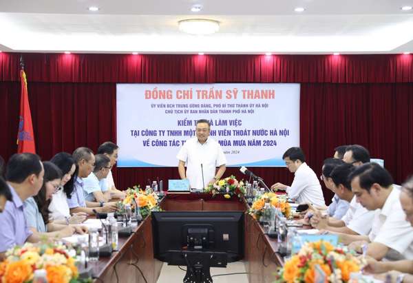 Chủ tịch Hà Nội: Tăng cường thoát nước, chống úng ngập trong kỳ thi lớp 10