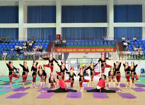 Sức hút từ Ngày Quốc tế Yoga với chủ đề “Yoga trao quyền cho phái đẹp” tại Lai Châu
