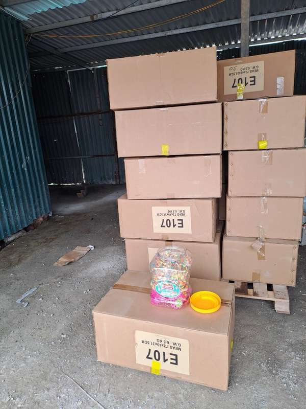 Hà Nội: Tạm giữ trên 10.000 gói kẹo nghi nhập lậu tại ga Ngọc Hồi