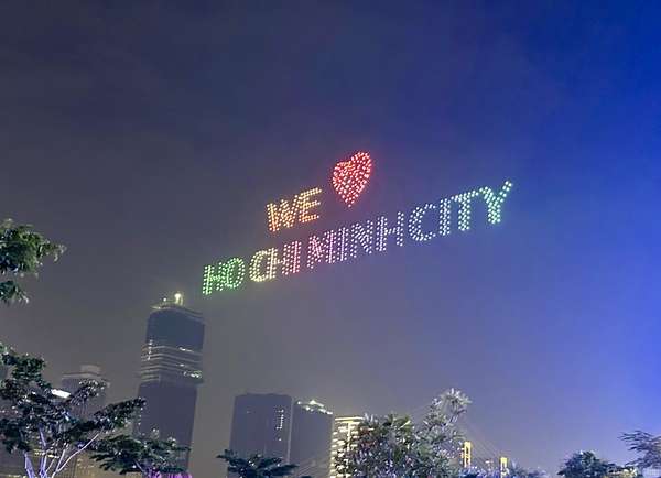 TP. Hồ Chí Minh: Mãn nhãn với màn trình diễn ánh sáng lớn nhất từ trước đến nay