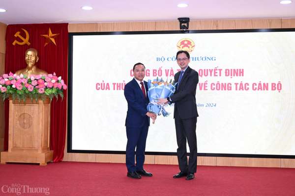 Công bố Quyết định của Thủ tướng điều động, bổ nhiệm Thứ trưởng Bộ Công Thương Nguyễn Hoàng Long