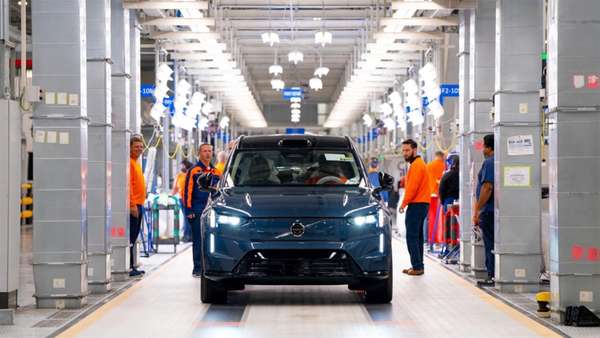 Volvo EX90 2025 bất ngờ đi vào sản xuất sau một năm 'đắp chiếu'