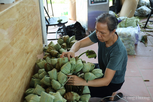 Cận cảnh quy trình làm trà sen đầy công phu của người Hà Nội