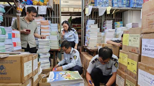 Tây Ninh: Thu giữ hơn 5.500 quyển sách giáo khoa nghi giả mạo tại nhà sách Kiều Trâm