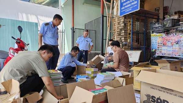 Tây Ninh: Thu giữ hơn 5.500 quyển sách giáo khoa nghi giả mạo tại nhà sách Kiều Trâm
