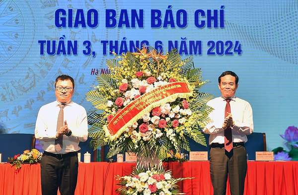 Phó Thủ tướng Trần Lưu Quang chúc người làm báo cả nước luôn giữ tâm trong, trí sáng