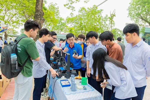 Trường Cơ khí - Ô tô, Đại học Công nghiệp Hà Nội ươm mầm tài năng khoa học