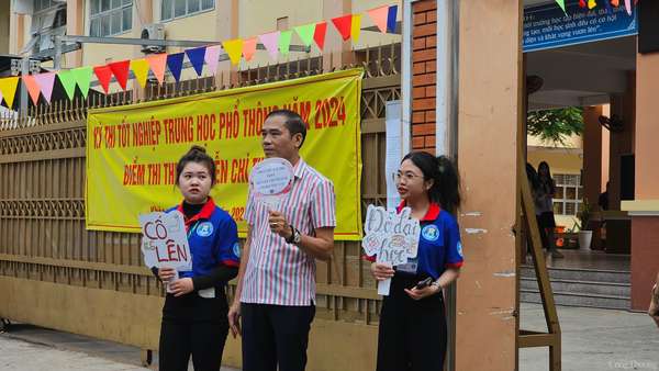 TP. Hồ Chí Minh: Thí sinh vui vẻ hoàn thành bài thi môn Ngữ văn kỳ thi tốt nghiệp THPT 2024