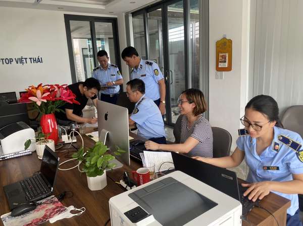 Thái Bình: Xử phạt hộ kinh doanh tại Thái Thụy bán hàng trên website thương mại điện tử không thông báo
