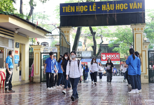 Hôm nay, 108.573 thí sinh tại 196 điểm thi ở Hà Nội bước vào ngày thi đầu tiên Kỳ thi tốt nghiệp THPT năm 2024.