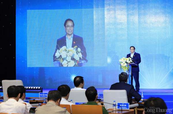 Thủ tướng Chính phủ biểu dương những nỗ lực của Hà Nội trong triển khai Đề án 06