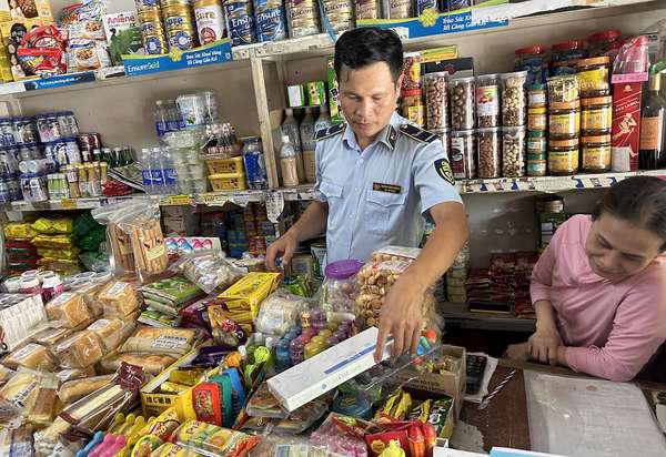 Cục Quản lý thị trường Đà Nẵng kiên quyết xử lý triệt để nạn kinh doanh thuốc lá lậu trên địa bàn