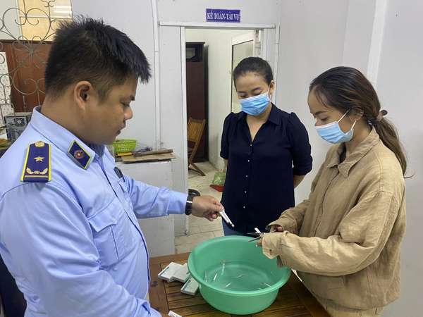 Cục Quản lý thị trường Đà Nẵng kiên quyết xử lý triệt để nạn kinh doanh thuốc lá lậu trên địa bàn