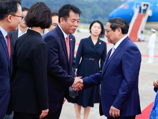 Thủ tướng Phạm Minh Chính tới Seoul, bắt đầu chuyến thăm chính thức Hàn Quốc