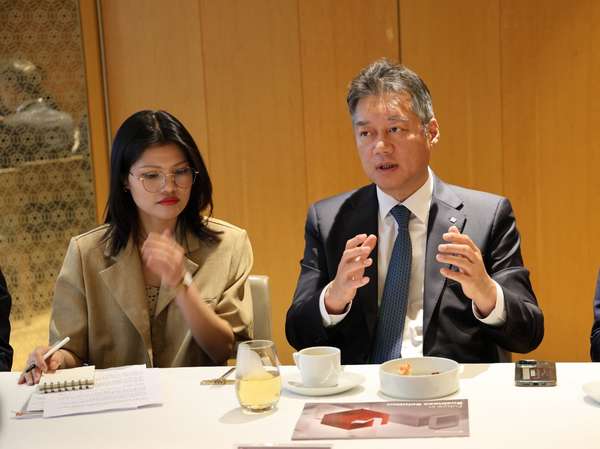 Bộ trưởng Nguyễn Hồng Diên tiếp Tổng Giám đốc Công ty LX International
