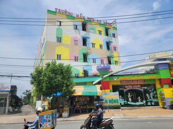 TP. Hồ Chí Minh: Vì sao hàng trăm nhà trọ vi phạm trật tự xây dựng vẫn ngang nhiên tồn tại?