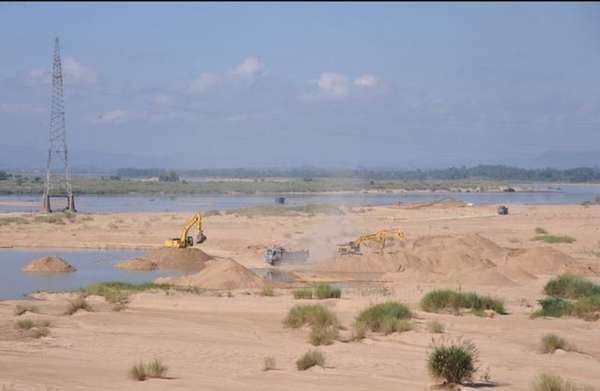 Phú Yên: Khai thác cát vượt công suất một doanh nghiệp bị xử phạt 300 triệu đồng