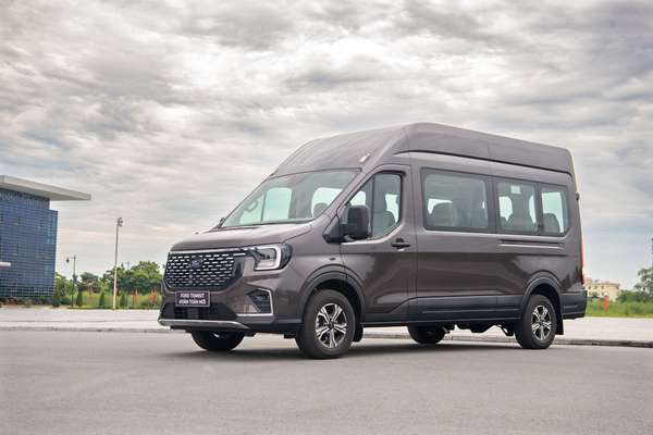 Ford Transit hoàn toàn mới chính thức ra mắt thị trường, giá bán từ 900 triệu đồng