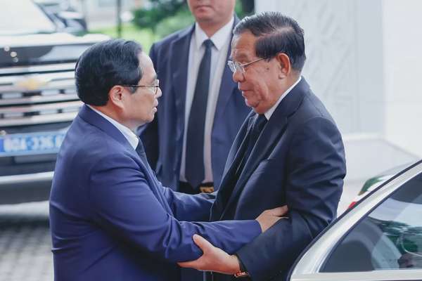 Thủ tướng Phạm Minh Chính gặp Chủ tịch Đảng Nhân dân Campuchia, Chủ tịch Thượng viện Hun Sen nhân dịp Chủ tịch sang dự lễ viếng Tổng Bí thư Nguyễn Phú Trọng - Ảnh: VGP/Nhật Bắc