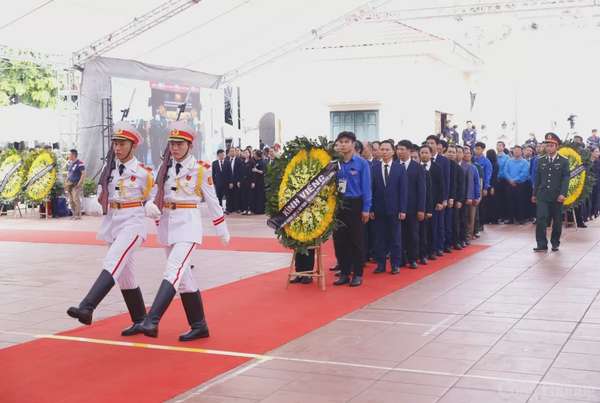 Gần 1 nghìn đoàn đến viếng Tổng Bí thư Nguyễn Phú Trọng tại xã Đông Hội, huyện Đông Anh, Hà Nội