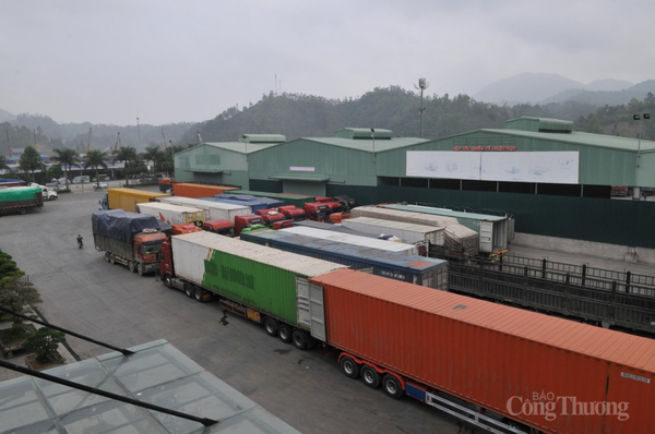 Lạng Sơn: Thông quan hơn 1.200 xe xuất nhập khẩu mỗi ngày