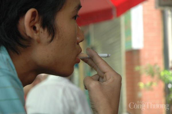 Tăng thuế thuốc lá để giảm số người sử dụng