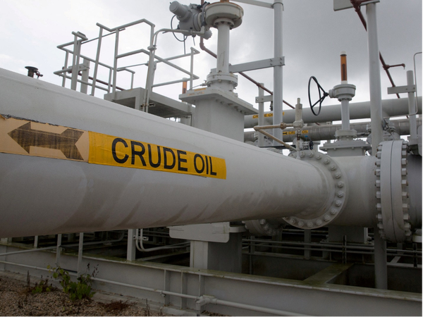 Giá xăng dầu hôm nay 30/12: Giá dầu giảm gần 1 USD/thùng