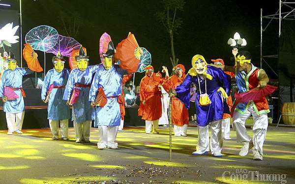 Rực rỡ sắc màu trong lễ hội carnival đường phố Nghệ An