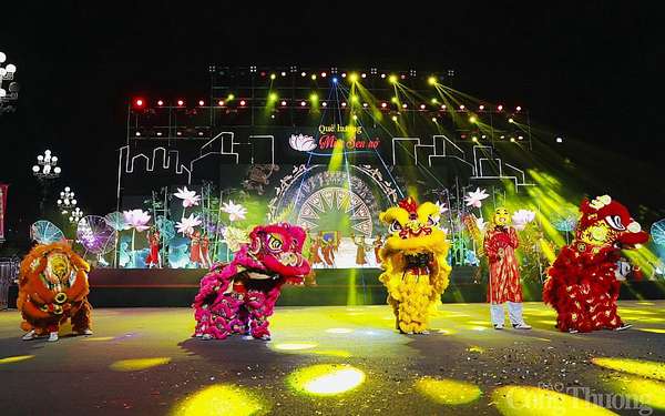 Rực rỡ sắc màu trong lễ hội carnival đường phố Nghệ An