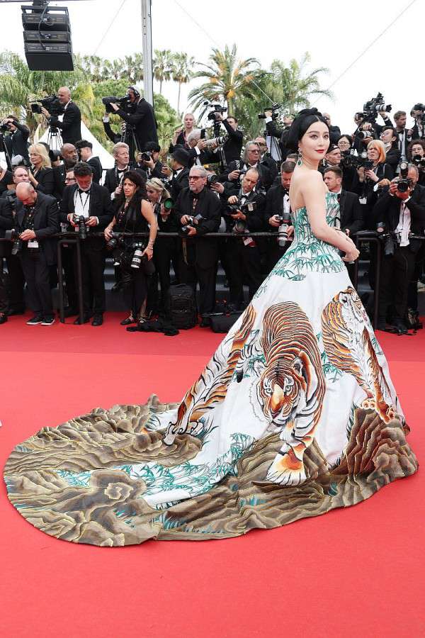 Phạm Băng Băng nổi bật với chiếc váy “mãnh hổ xuống núi” tại Liên hoan phim Cannes 2023