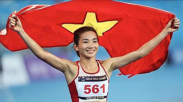 Nguyễn Thị Oanh trở thành vận động viên điền kinh đầu tiên giành được 4 huy chương Vàng cá nhân tại một kỳ SEA Games (Ảnh: Minh Quyết)
