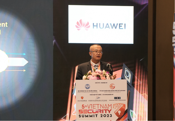 Ông Li Hai – Giám đốc An ninh Bảo mật, Ban Quan hệ Chính phủ và Truyền thông của Huawei khu vực Châu Á - Thái Bình Dương phát biểu tại sự kiện