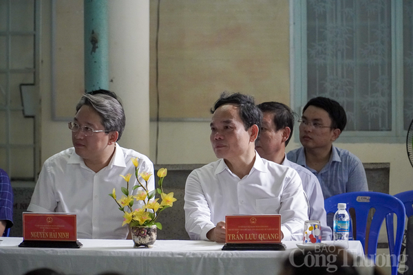 Phó Thủ tướng Trần Lưu Quang thăm Trung tâm Phục hồi chức năng giáo dục trẻ em khuyết tật tỉnh Khánh Hoà