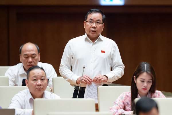 đại biểu Nguyễn Quang Huân - đoàn Bình Dương