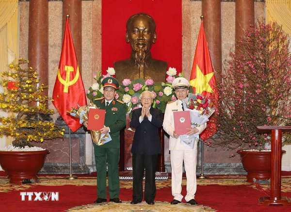 ttxvn_tong bi thu nguyen phu trong cong an quan doi (16).jpg