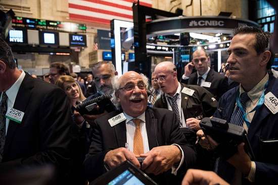 Chứng khoán Mỹ phiên 20/3: Dow Jones tăng gần 400 điểm khi khủng hoảng ngân hàng dịu bớt