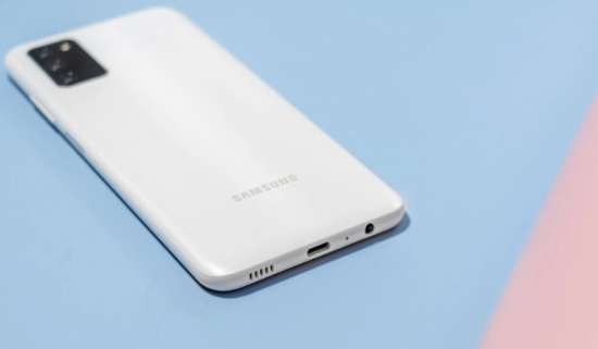 Samsung Galaxy A03s: Giá thành rẻ, cấu hình ngon, pin "lì lợm"
