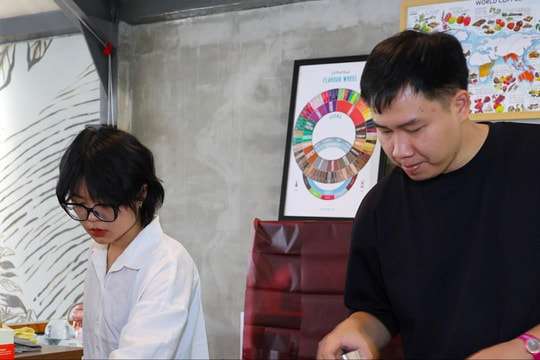 Startup Việt đưa văn hoá cà phê phin ra thế giới bằng một thiết kế lạ mắt
