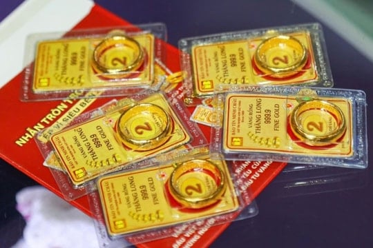 Thị trường kim loại quý hôm nay 3/2: Giá vàng tăng mạnh, bạc tiếp tục giảm