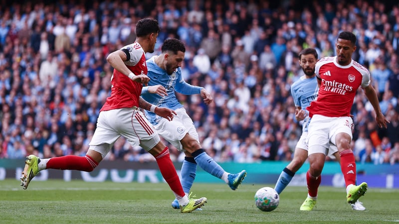 Kịch bản nào cho chặng nước rút cuộc đua vô địch Ngoại hạng Anh?