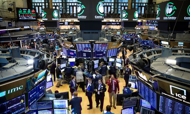 Sắc xanh trở lại trên Phố Wall, nhà đầu tư kỳ vọng Fed giảm lãi suất