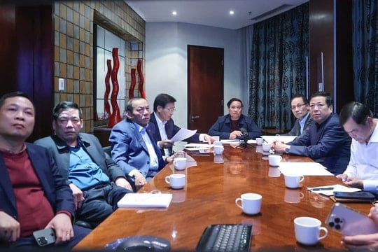 Từ Nam Phi, Thủ tướng chủ trì cuộc họp trực tuyến về ứng phó, khắc phục hậu quả mưa lũ