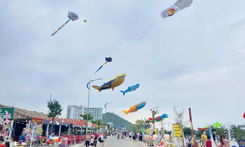 Du lịch biển Hà Tĩnh thu hút du khách nhờ đầu tư hạ tầng, dịch vụ