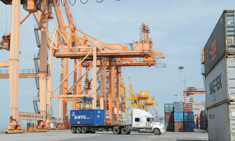 Xuất nhập khẩu tăng trưởng mạnh, xuất siêu gần 14 tỷ USD trong 8 tháng