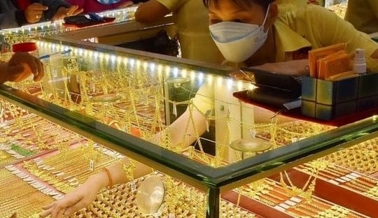 Ngày 11/2: Giá vàng trong nước đi ngang, giá vàng thế giới tiếp tục tăng