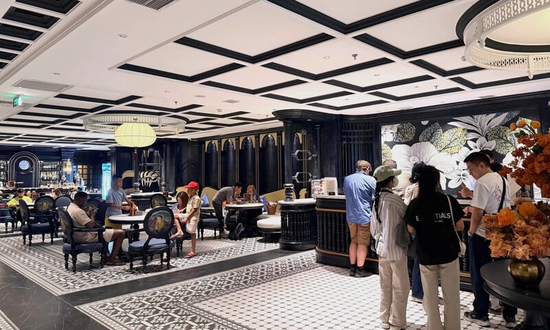 Du khách nô nức về Hà Nội dịp nghỉ lễ, nhu cầu khách sạn tăng cao