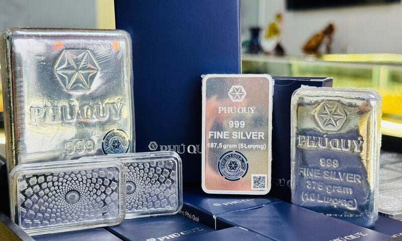 Giá bạc hôm nay 10/10/2025: Bạc hồi phục