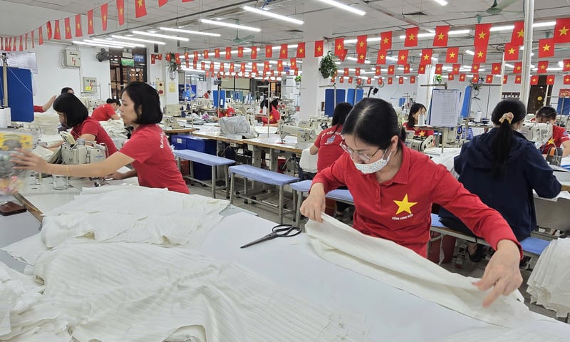 Hơn 12.000 lao động May 10 ra quân sản xuất đầu Xuân Bính Ngọ